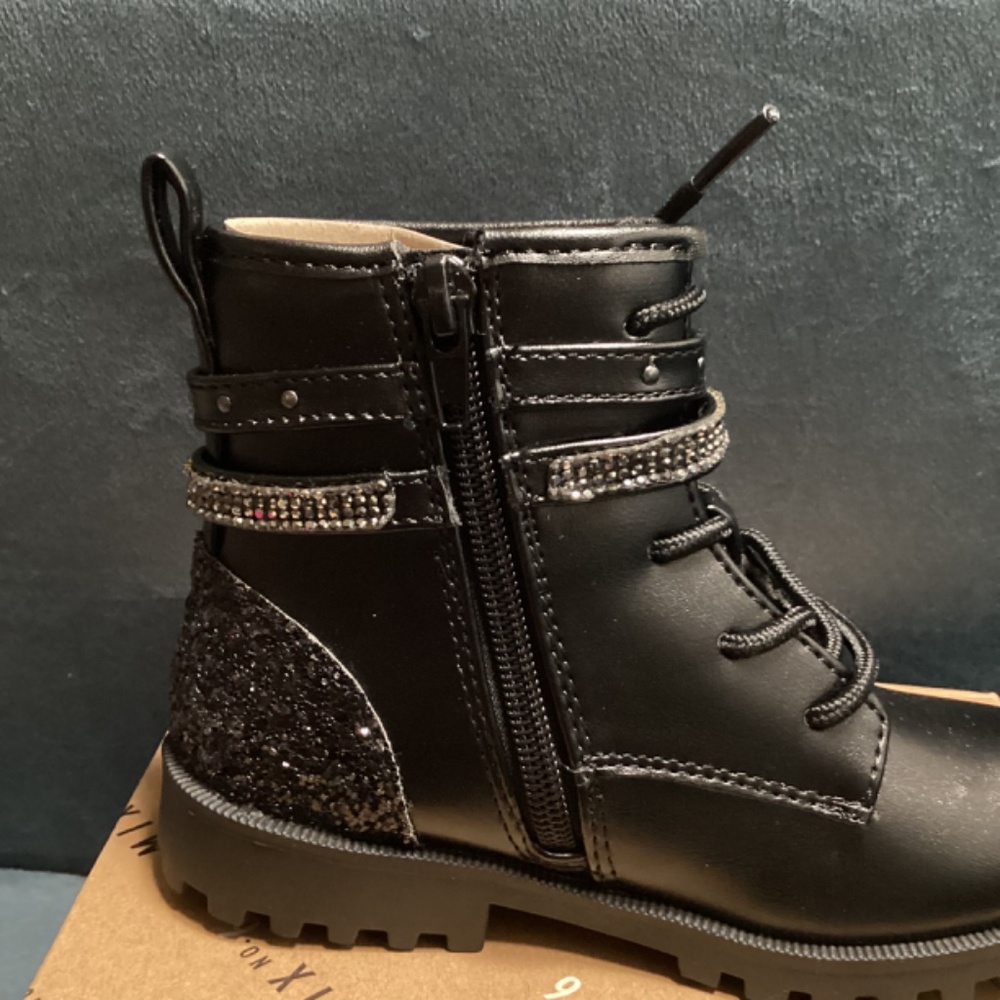 Girls Black Boots - Picture 13 of 16